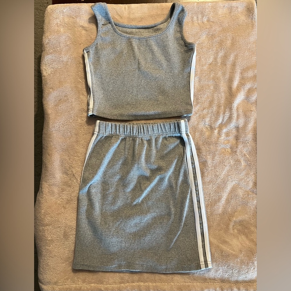 🍉Gray Sleeveless Top and Skirt Set with White Stripes🍉